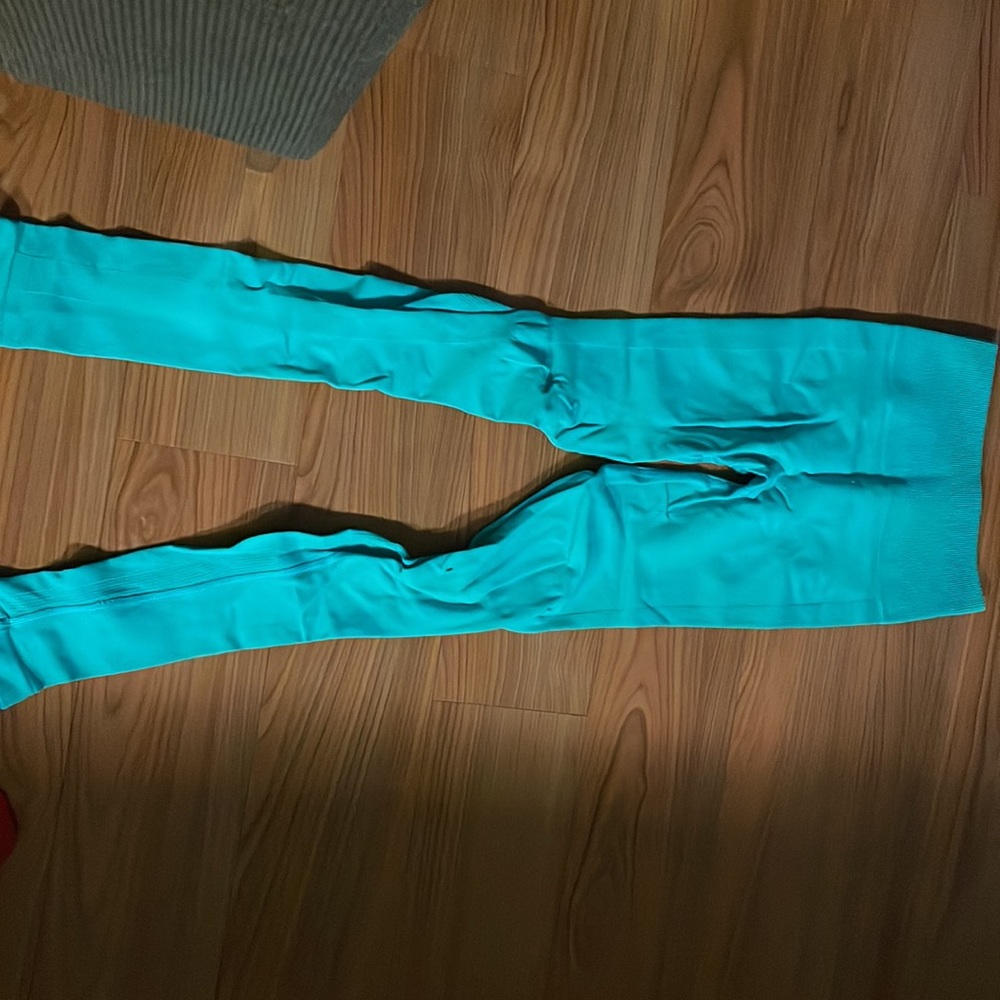 Lululemon leggings size 2 - Picture 4 of 5